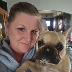 Meet your Posher, Claudia